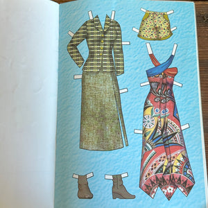2009 Ukrainian Paper Doll Book
